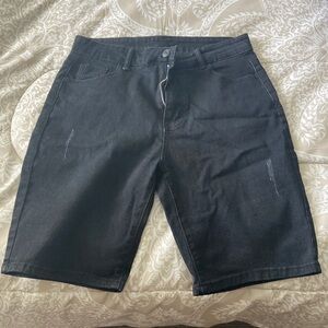 Black solid skinny denim shorts